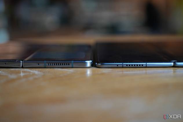 Fold 4 (left) and Mate X3 (right)
