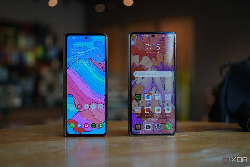 The Mate X3 (right) and the Fold 4 (left)