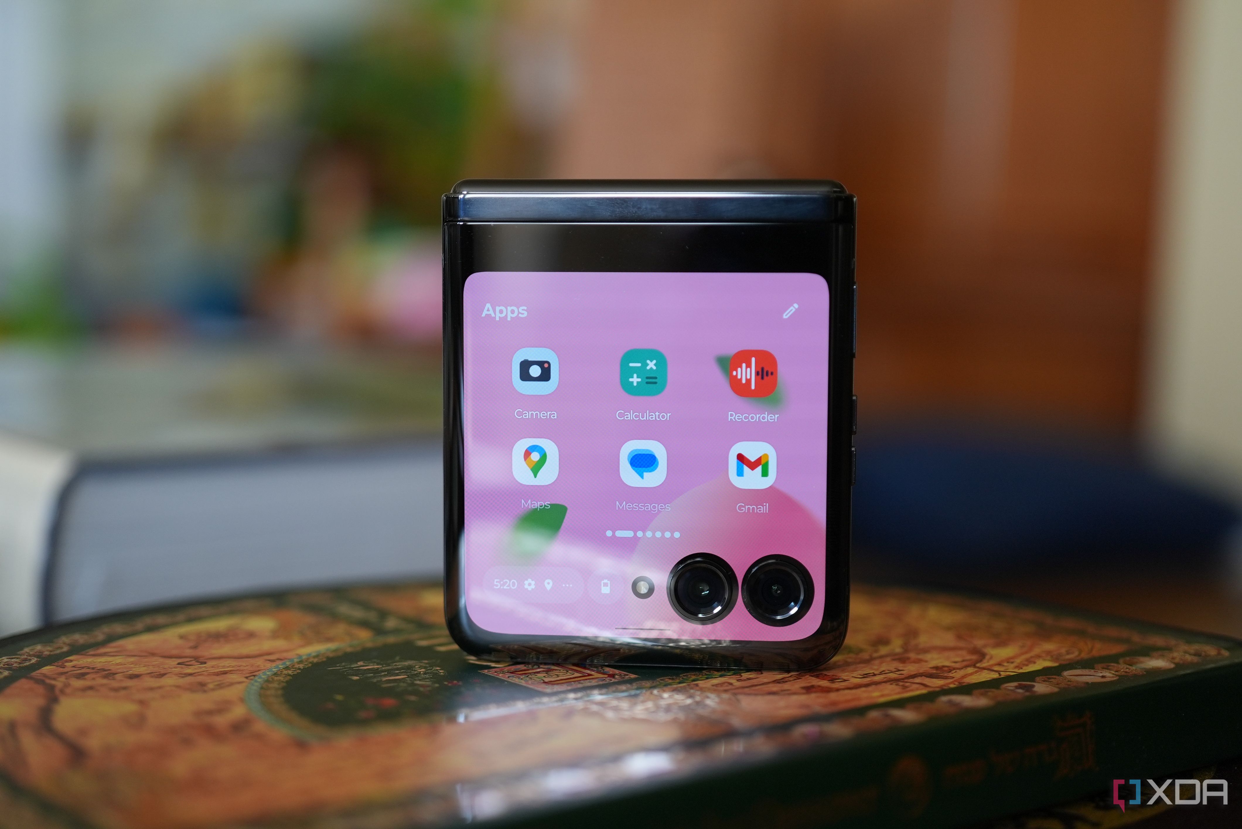 The Motorola Razr+ 2023's outside screen. 