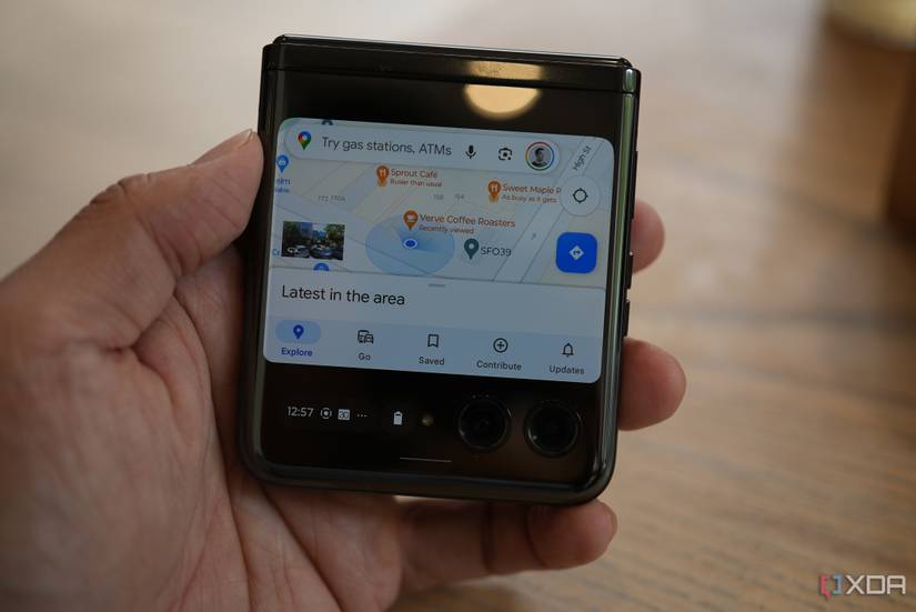 Razr+ outside screen running google Maps
