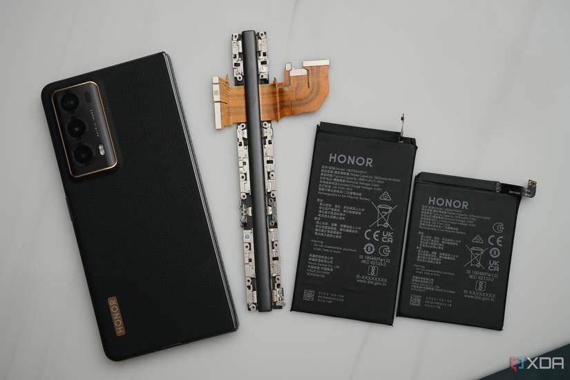 Honor Magic V2, its titanium hinge, and battery cells
