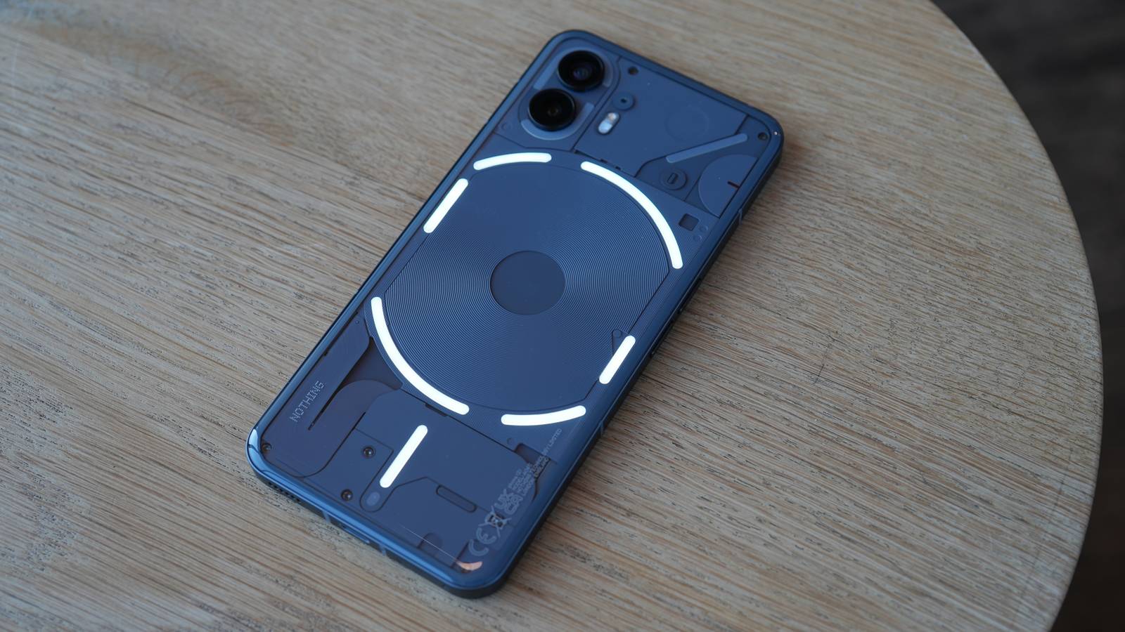 Does the Nothing Phone have wireless charging?