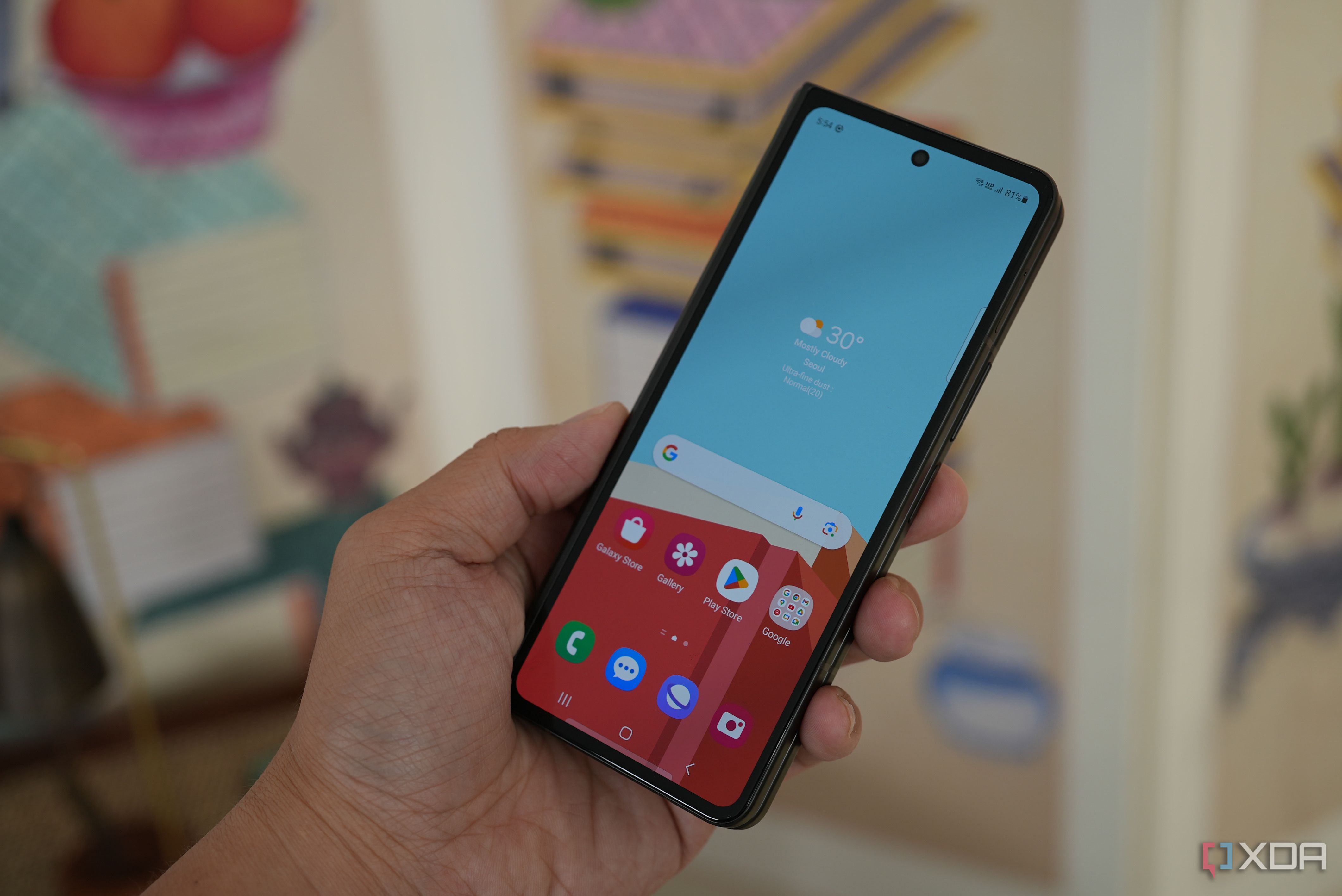 Z Fold 5 in the hand