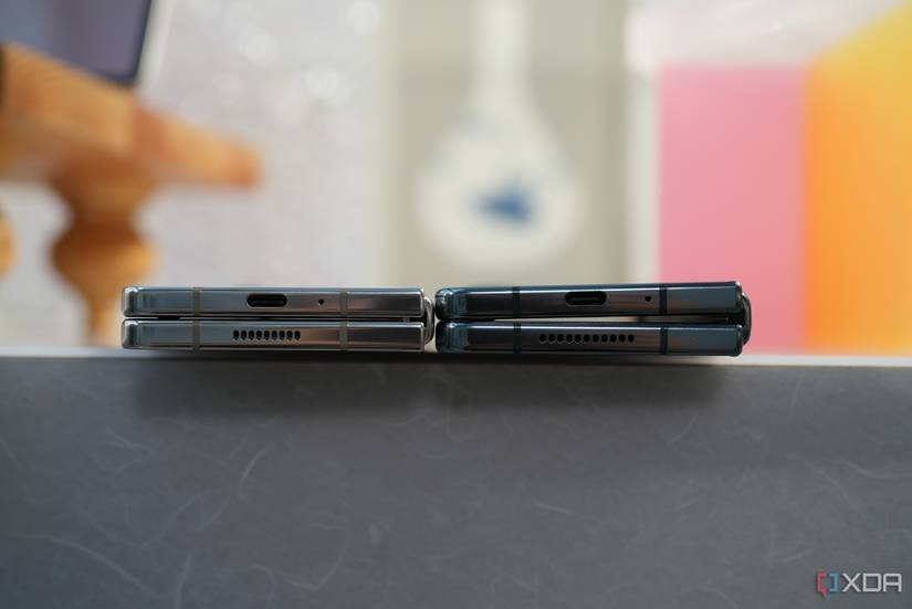 The Galaxy Z Fold 5 hinge (left) and Z Fold 4 hinge (right)