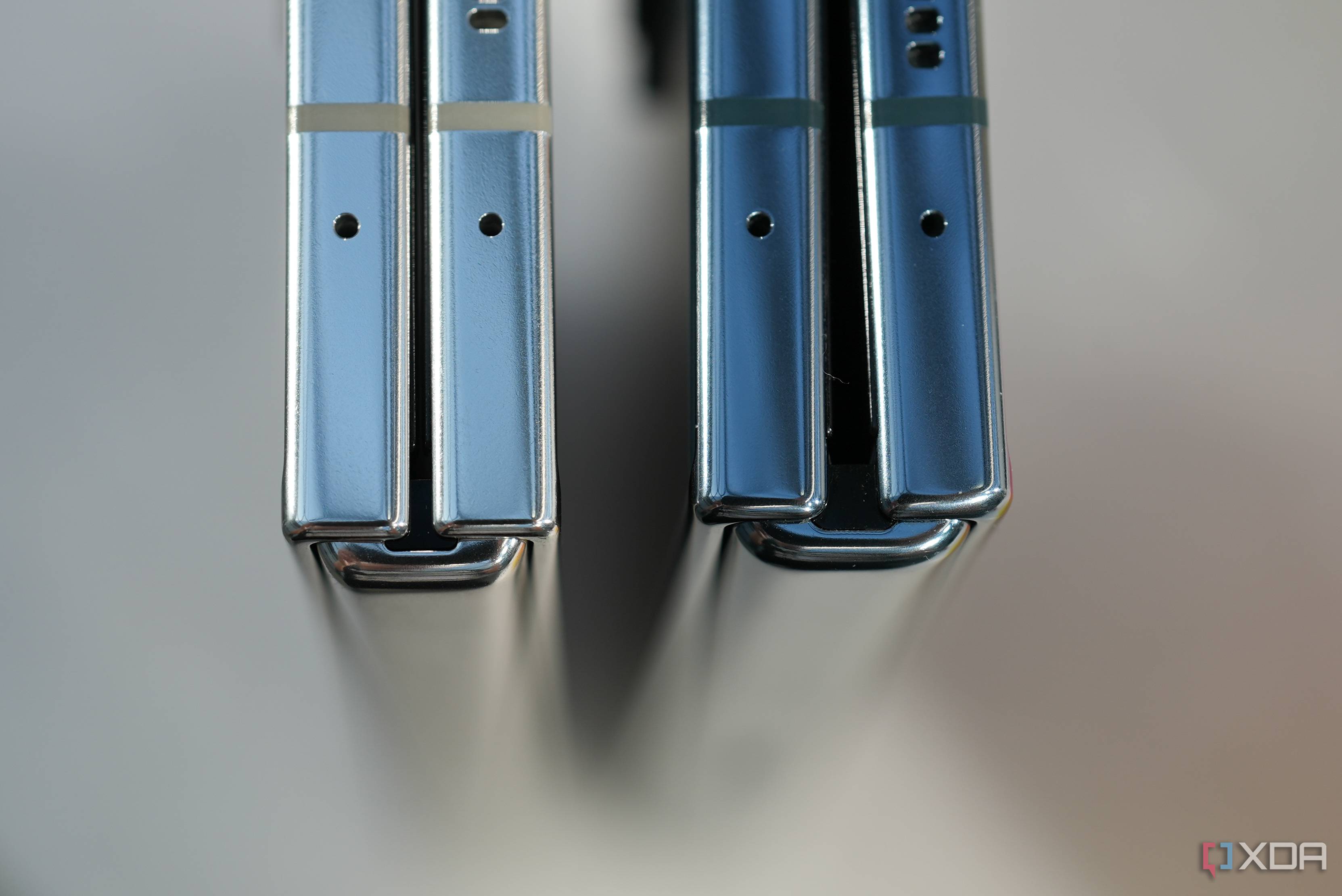 Z Fold 5's flatter hinge (right) compared to the Z Fold 4's hinge (left)