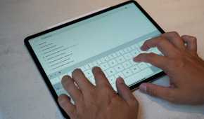 typing on the iPad Pro m2 virtual keyboard