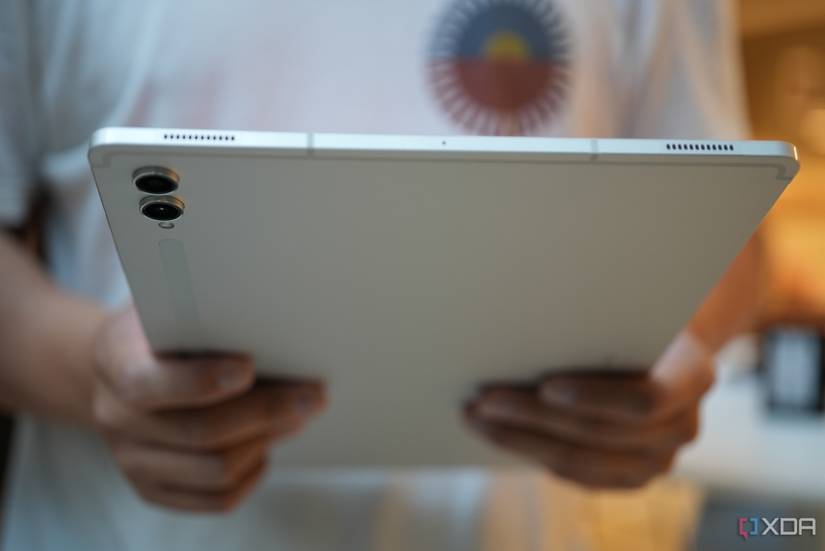 the Tab S9 Ultra in the hand
