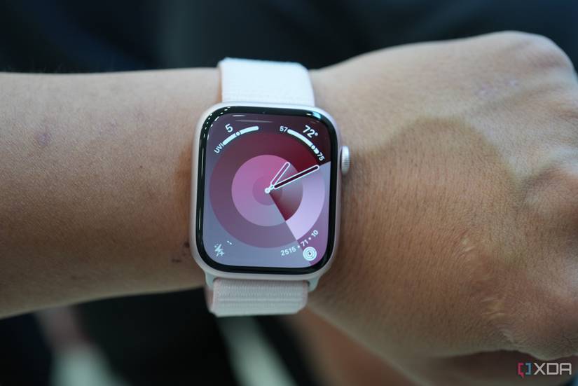 The Apple Watch Series 9 in pink