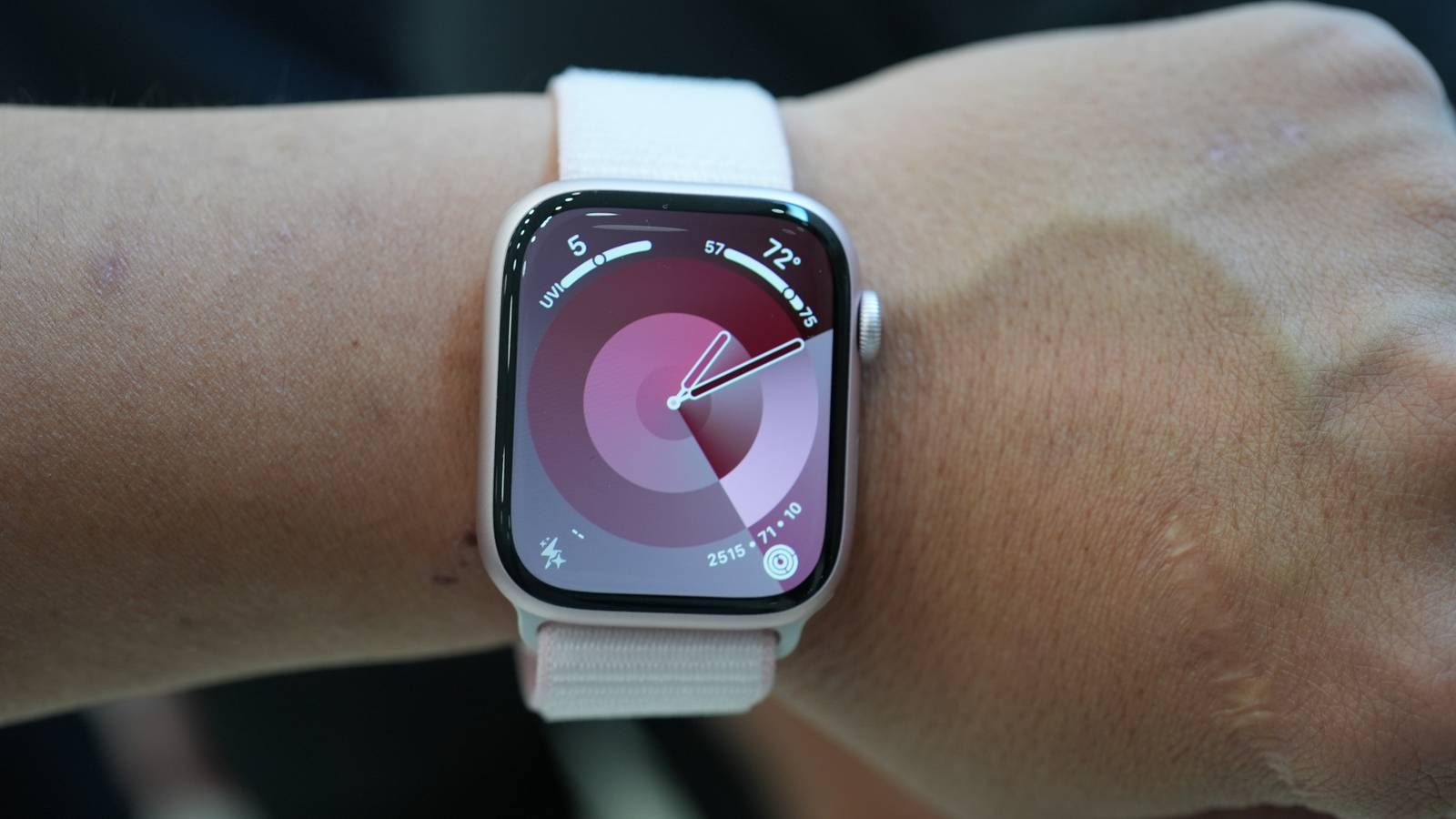 What colors does the Apple Watch Series come in? - Main Image