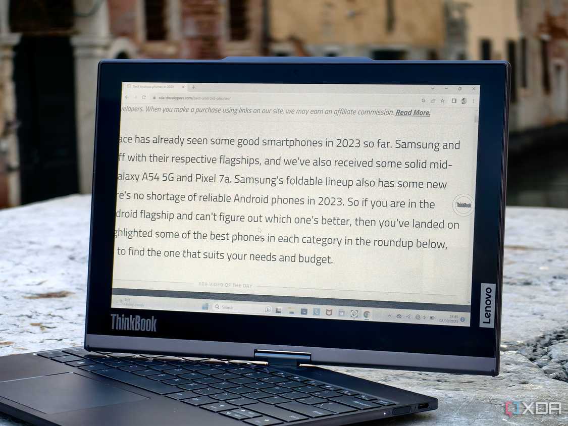 e-ink screen on the lenovo thinkbook plus gen 4