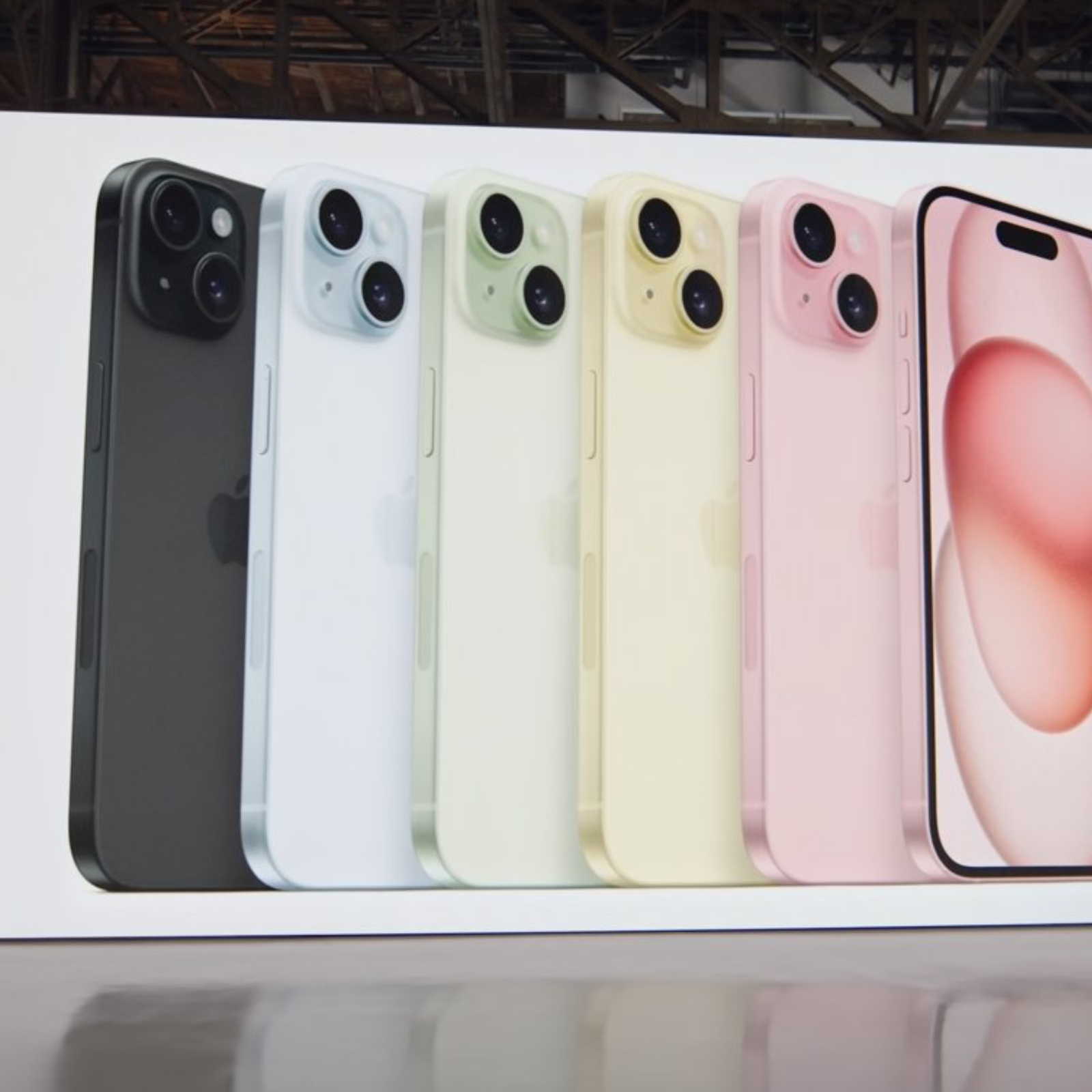 iphone-15-debut-main-apple.png