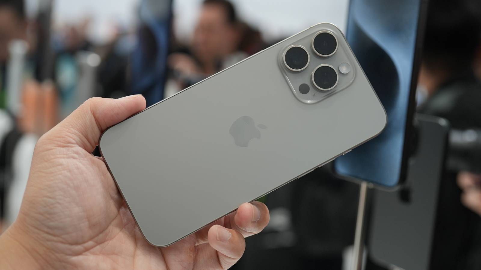 Do iPhone 14 cases fit iPhone 15 models? - Main Image