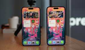 iPhone 15 Pro Max (left) and iPhone 14 Pro Max (right). The iPhone 15 Pro Max appears to have thinner bezels, but it's all due to the slimmer titanium frame.