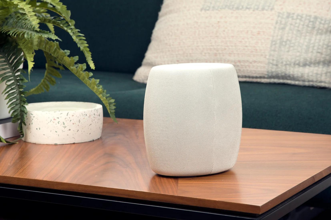 Motorola Q14 Mesh WiFi 6E Router on the coffee table next to a plant