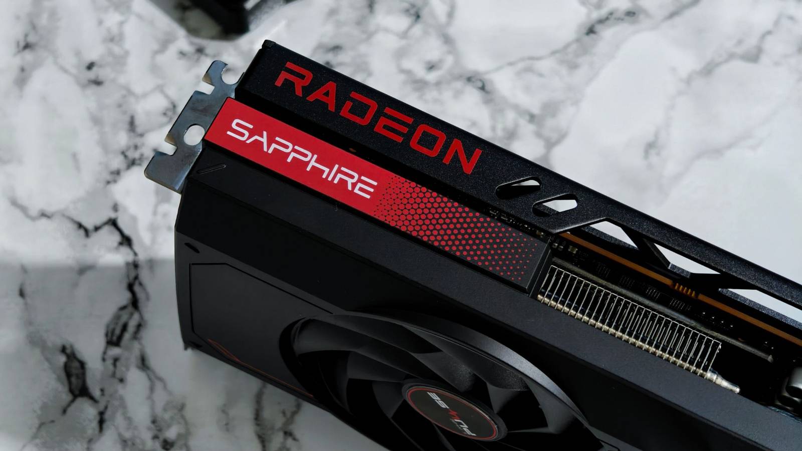O FSR 4.1 tornou as placas Radeon mais antigas interessantes novamente, mas não pelo motivo que a AMD deseja O FSR 4.1 tornou as placas Radeon mais antigas interessantes novamente, mas não pelo motivo que a AMD deseja