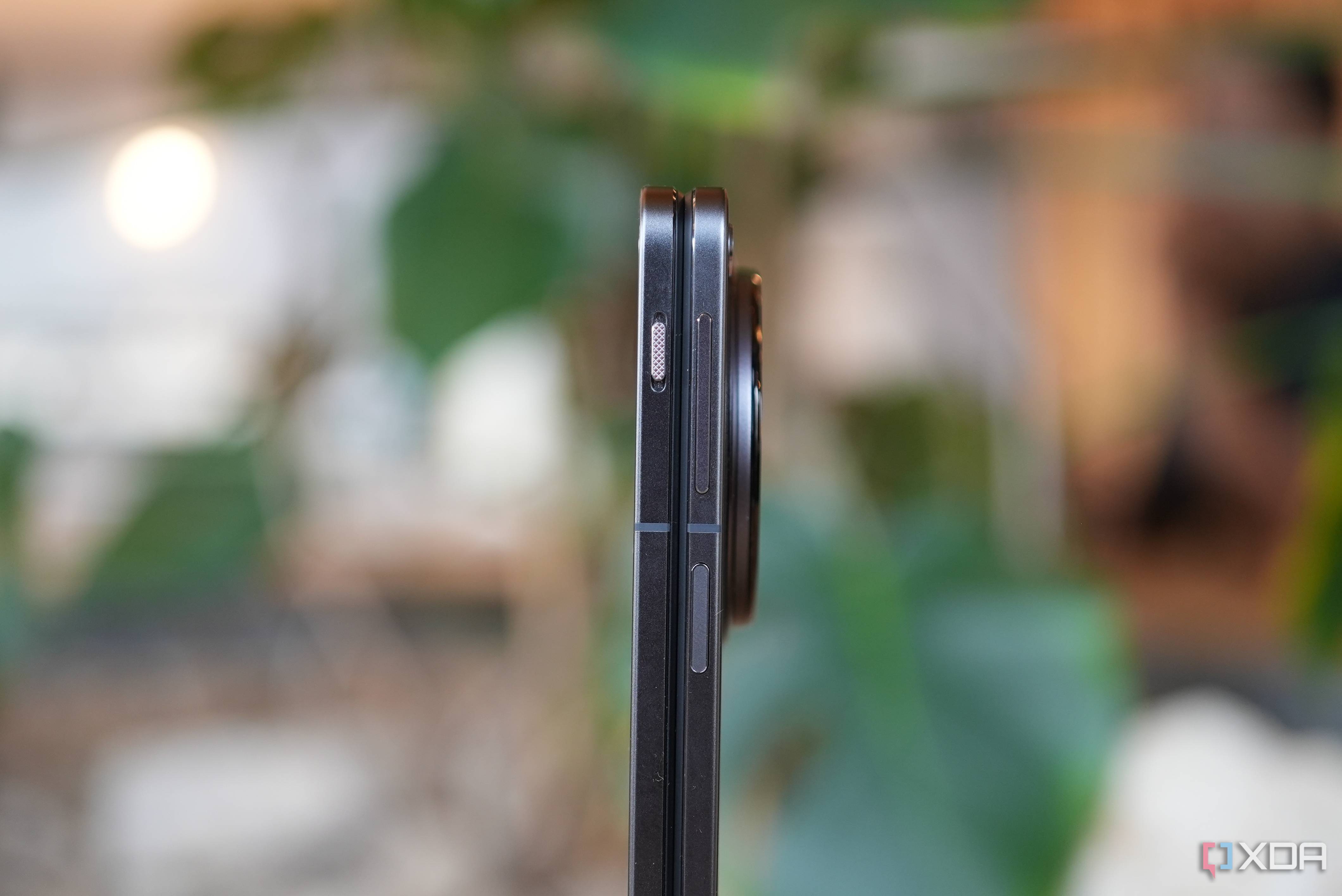oneplus open frame from the side