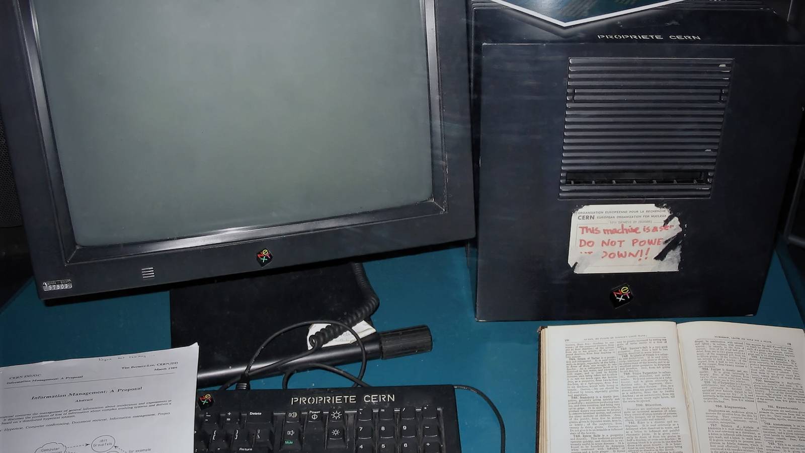 Computer Storage 1988 On this day in 1988, Steve Jobs unveiled the NeXT Computer