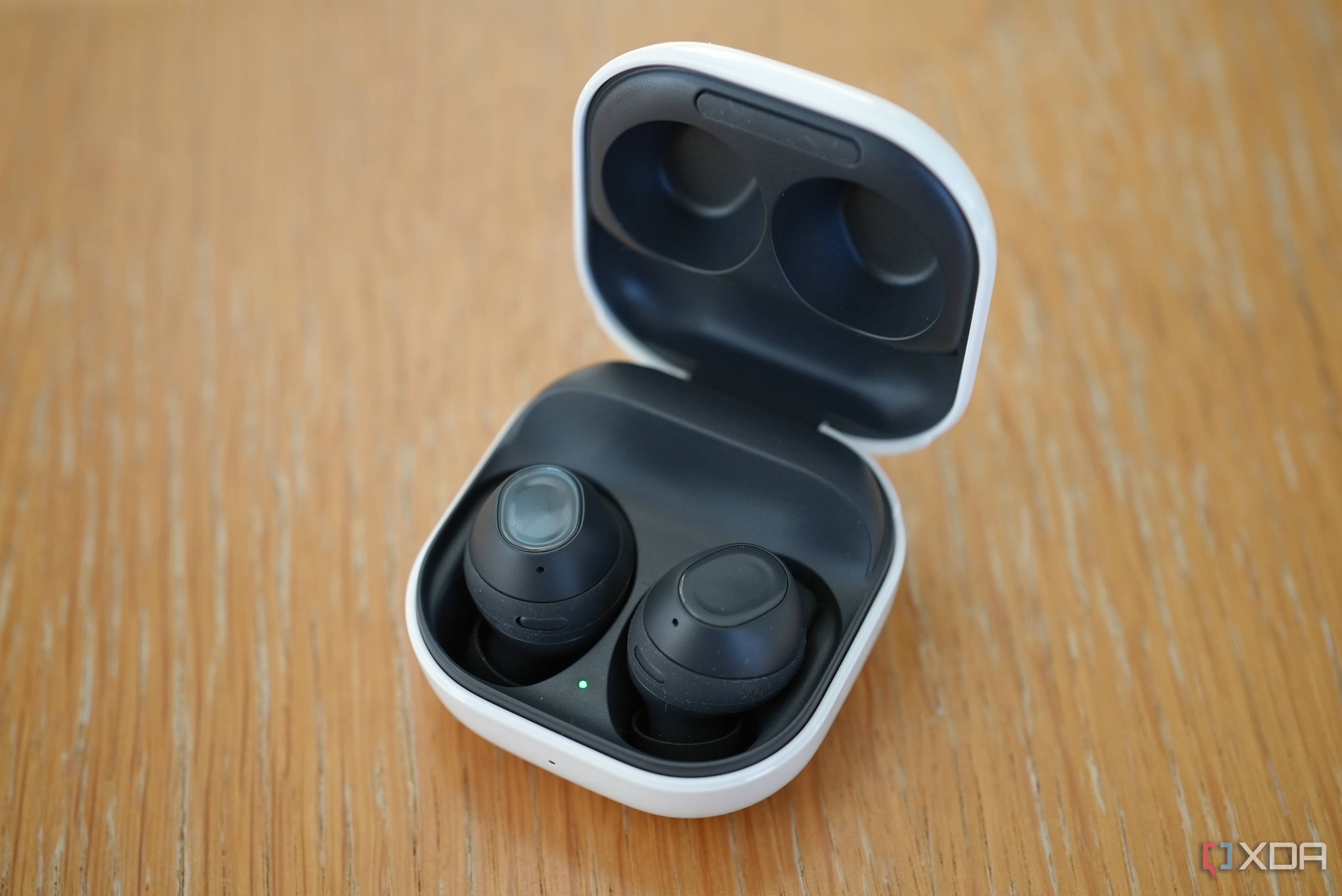 Galaxy Buds FE in its case
