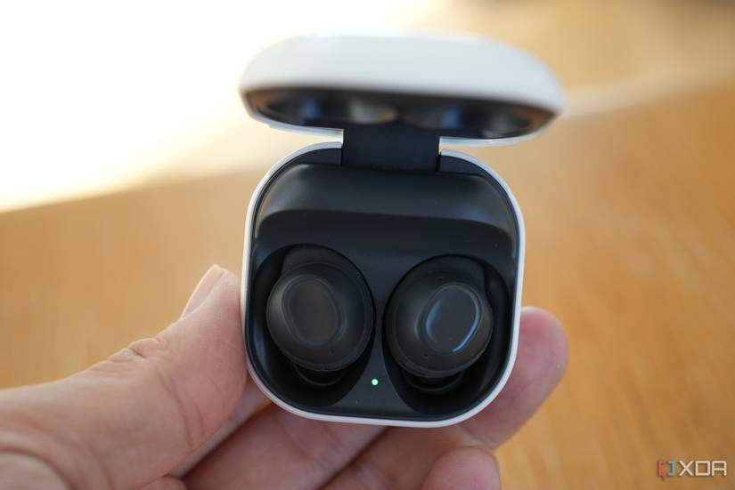 Galaxy Buds FE in the hand 
