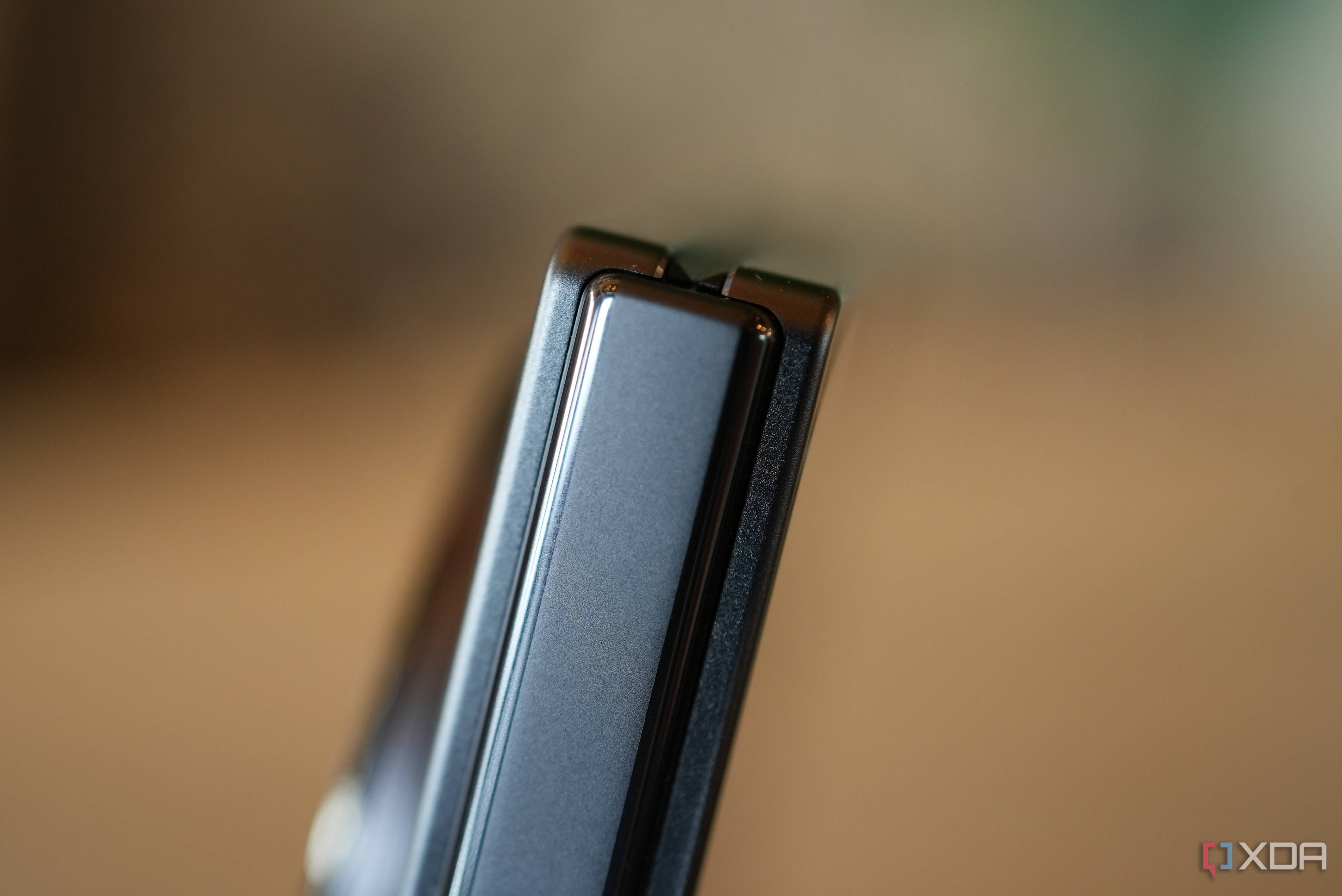 OnePlus Open hinge