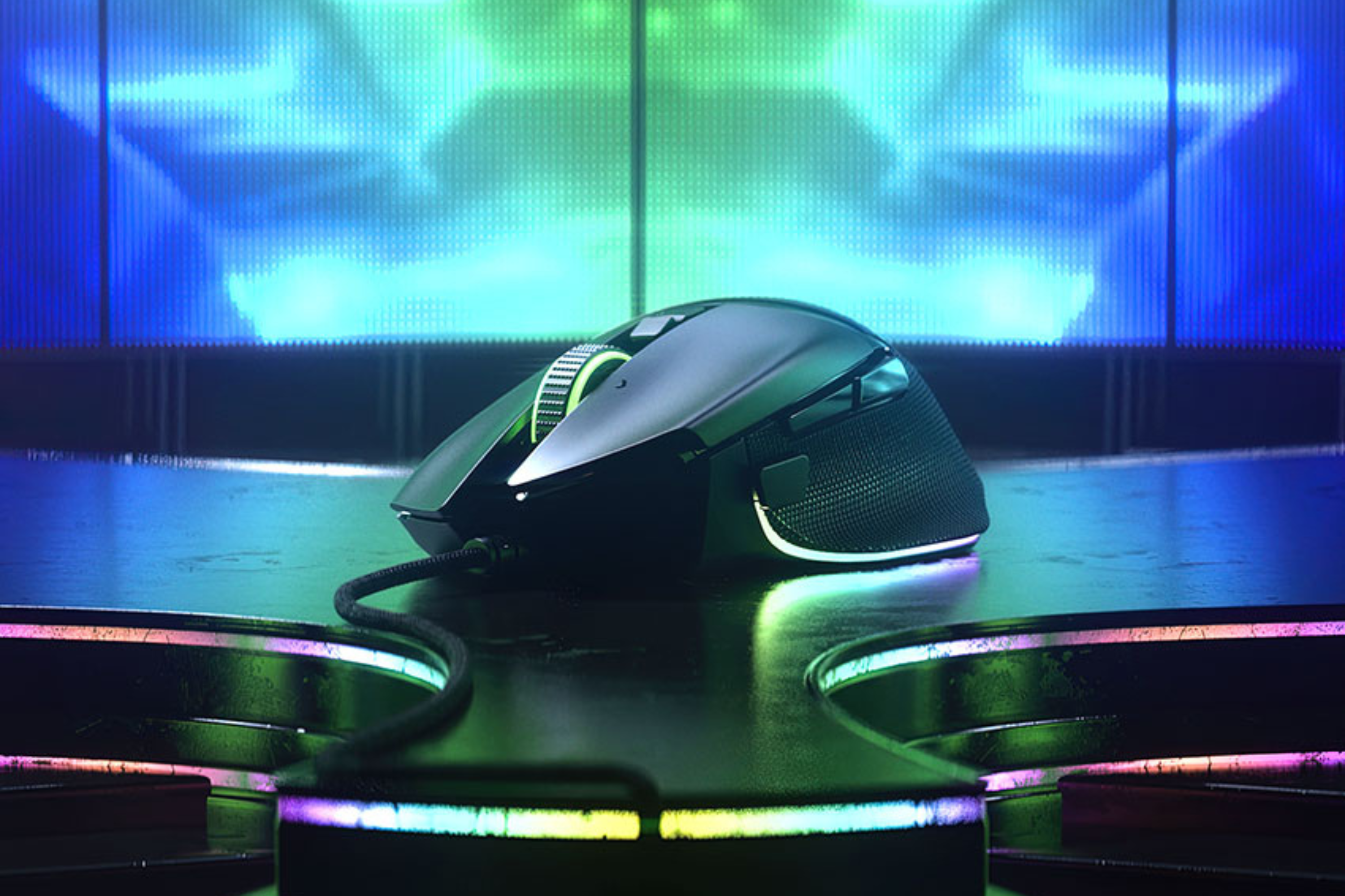  Razer Basilisk V3 on glowing background 