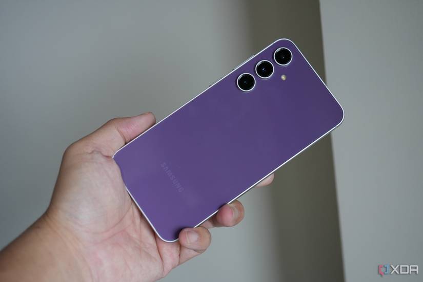 Galaxy S23 FE in the hand