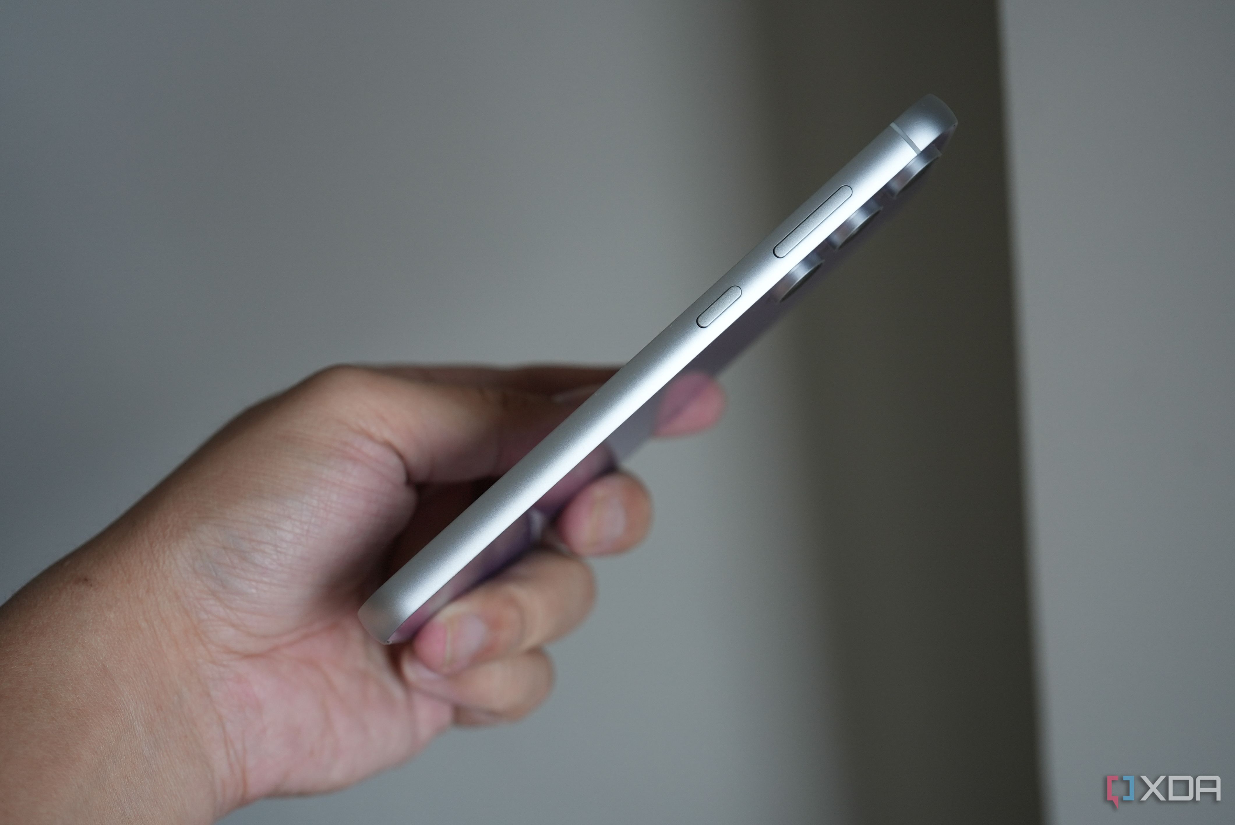 S23 FE in the hand from the side