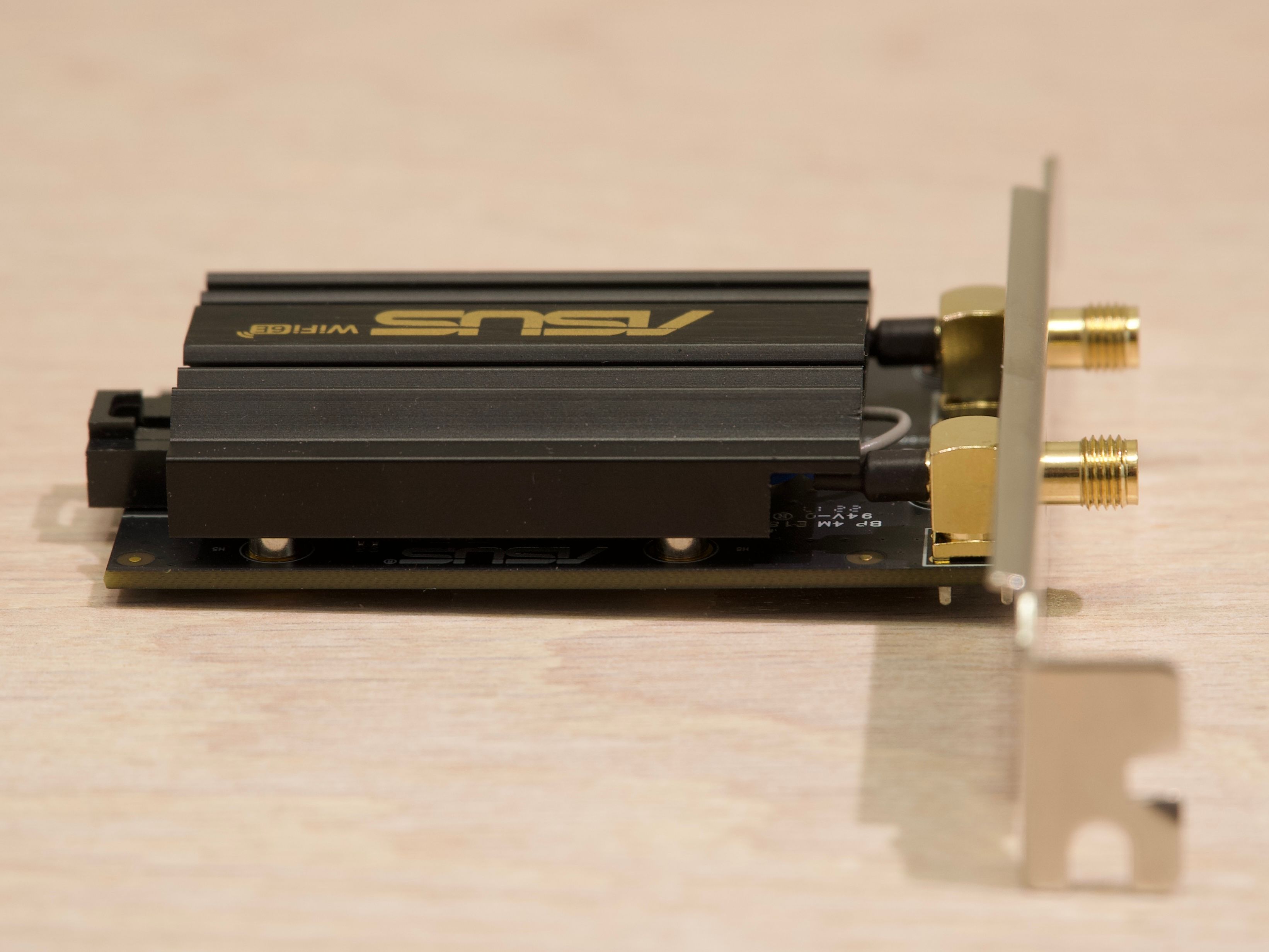 Asus PCE-AXE59BT close top