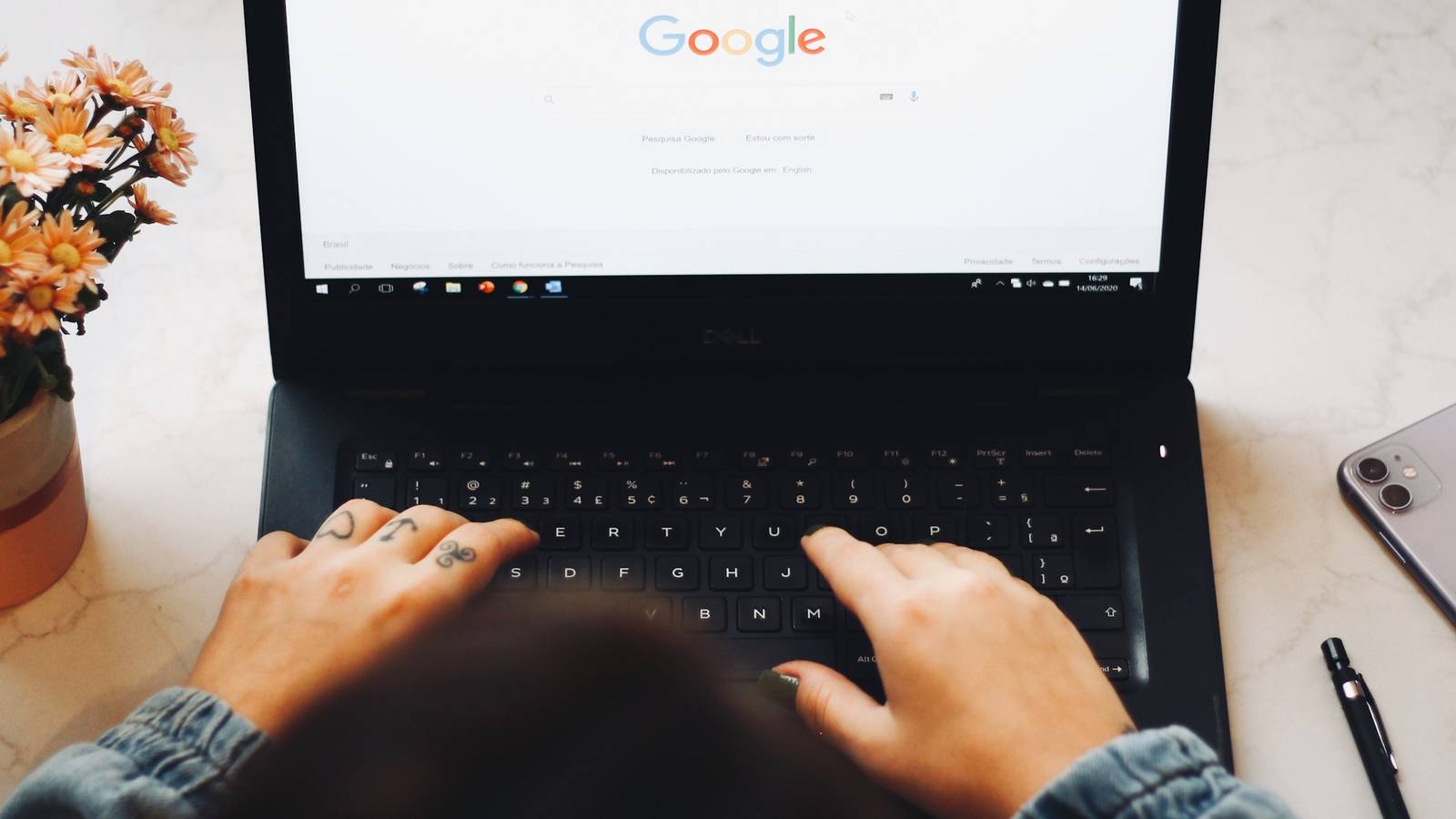 Google is working on letting you make AI-generated Chrome themes