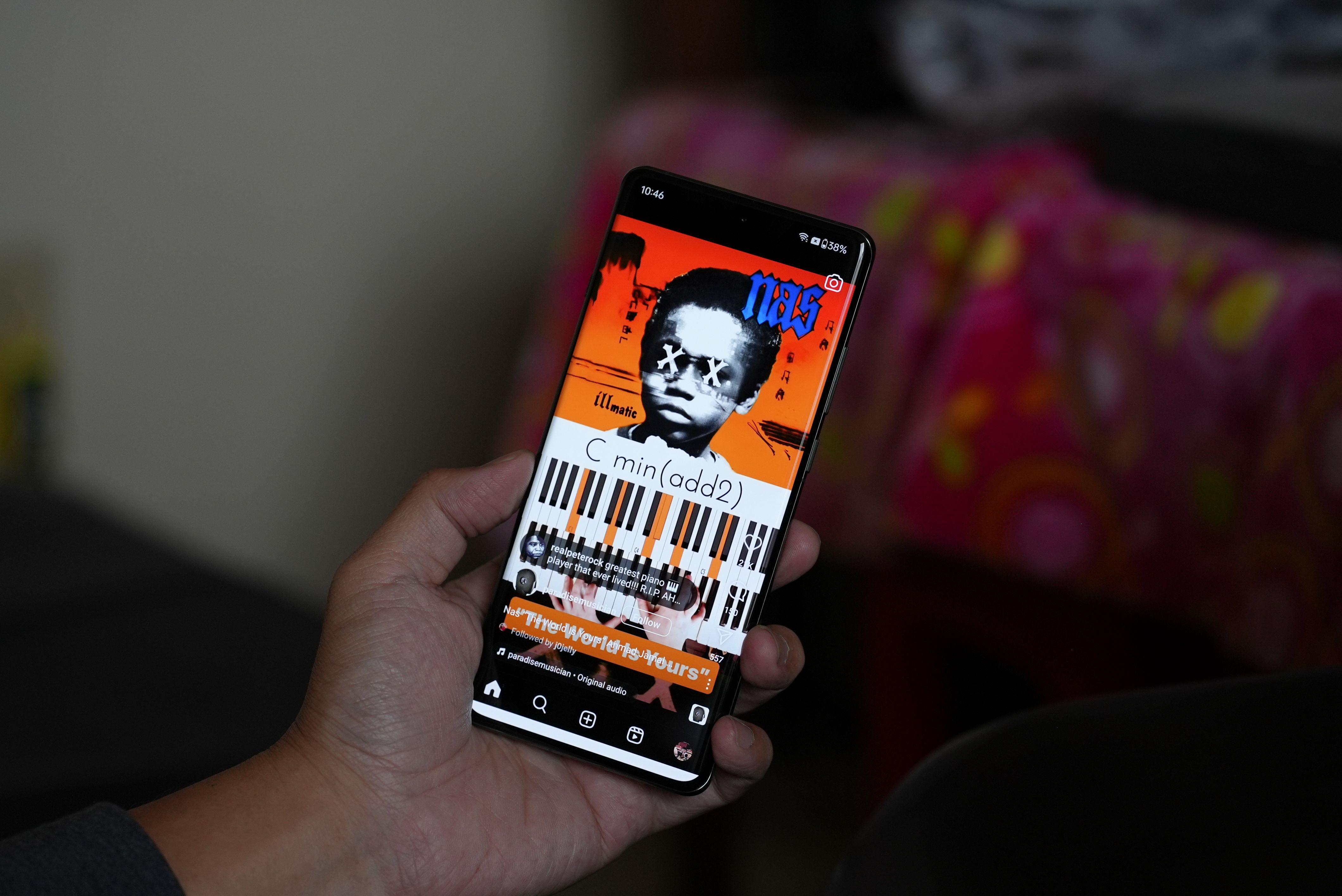 oneplus 12 in the hand showing Nas