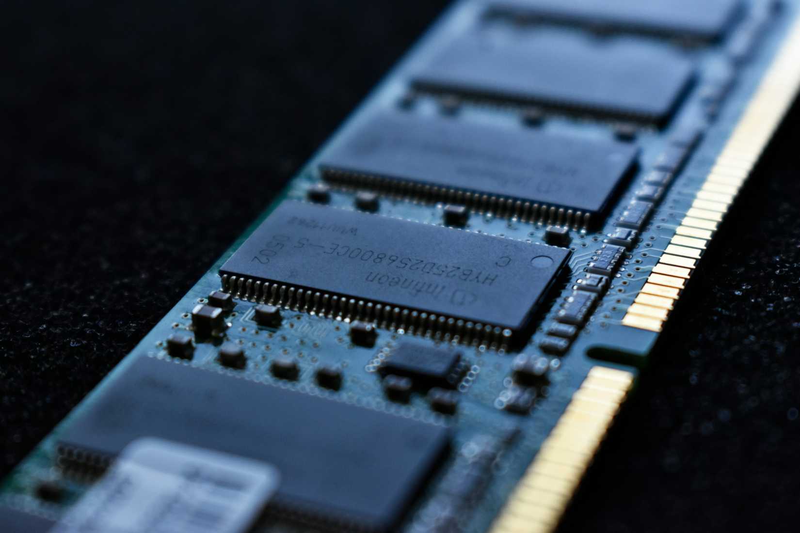 What's the difference between DDR5 and LPDDR5?