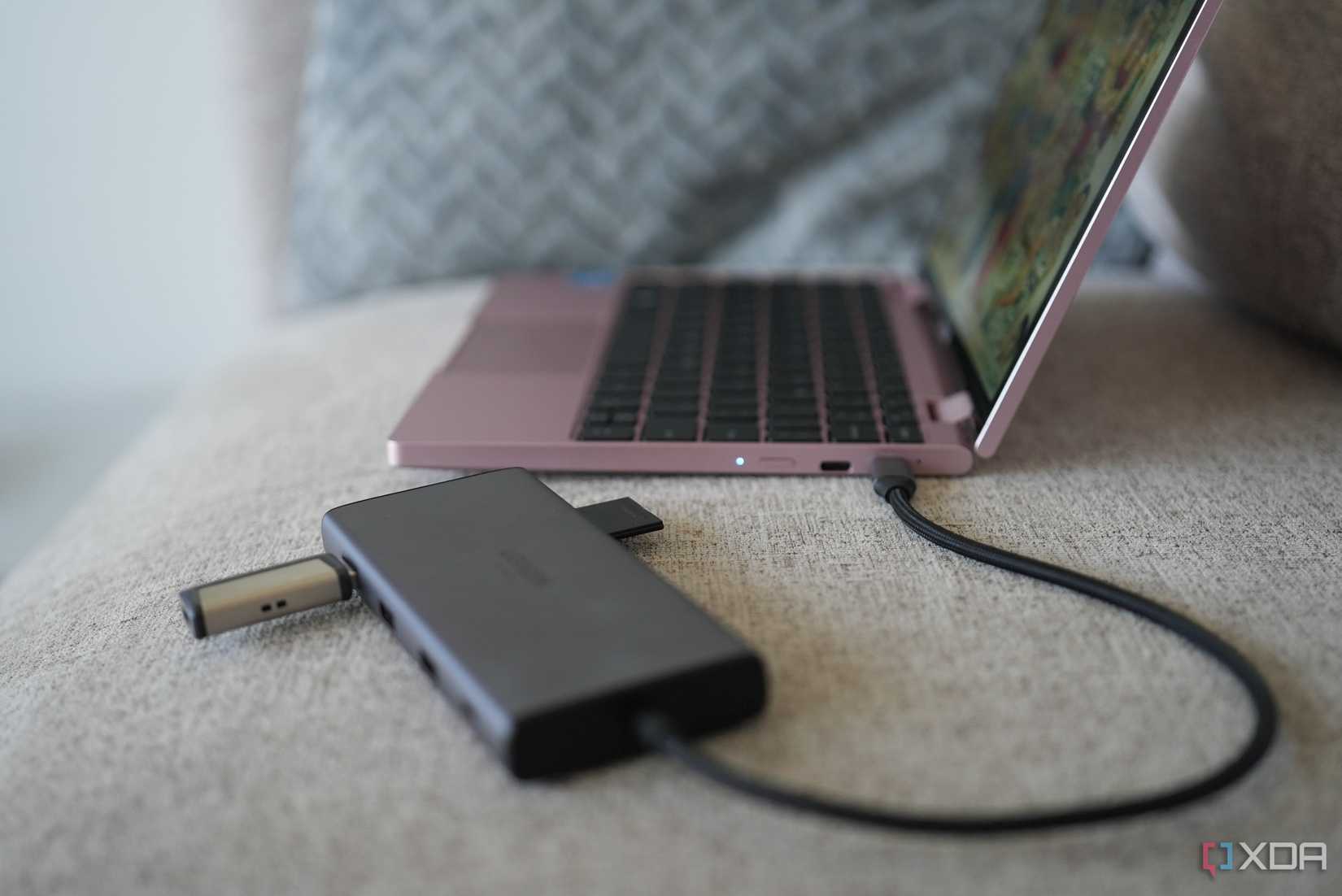 Revodok 210 pro plugged into a laptop