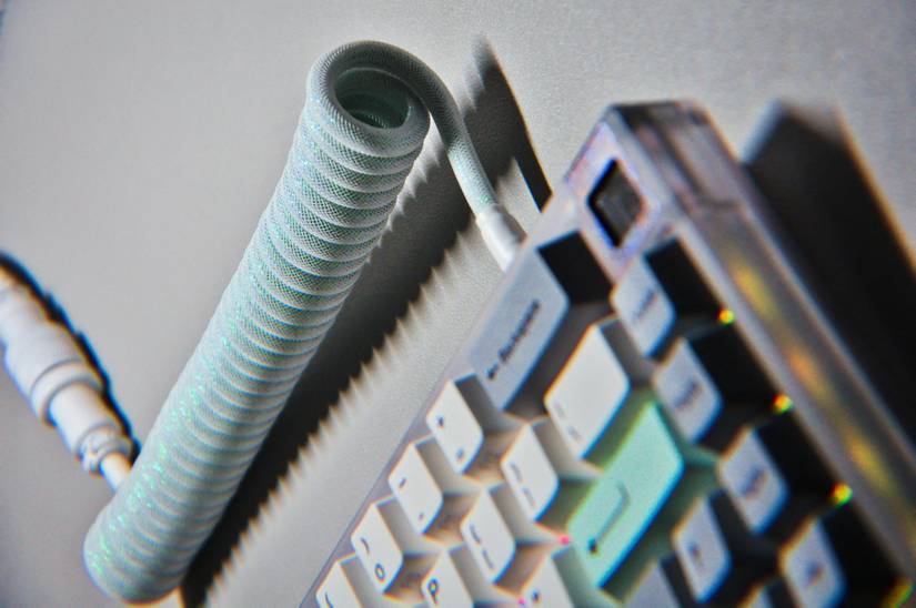 Keyboard with blue braided cable