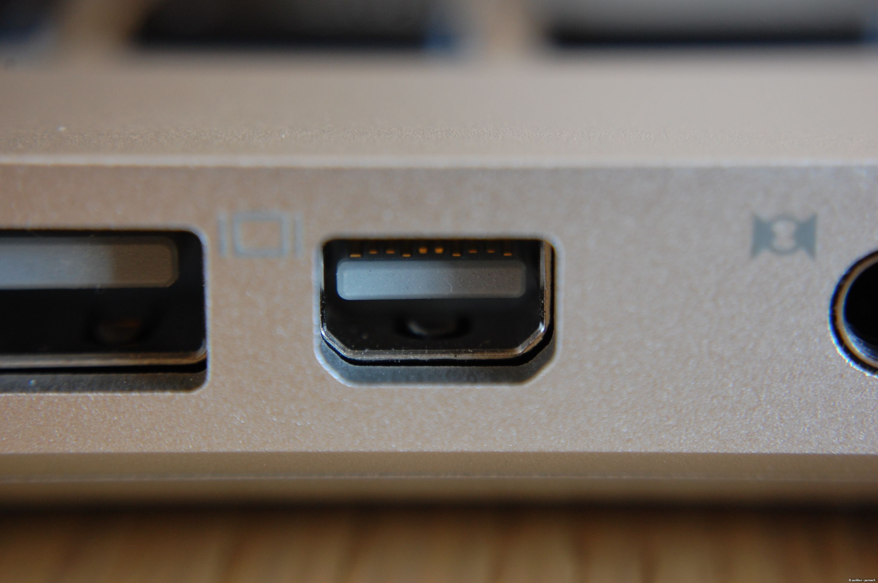 A mini DisplayPort connection on a MacBook Pro