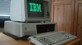 IBM PC XT with green monochrome phosphor screen and 10MB full height 5,25" hard disk drive