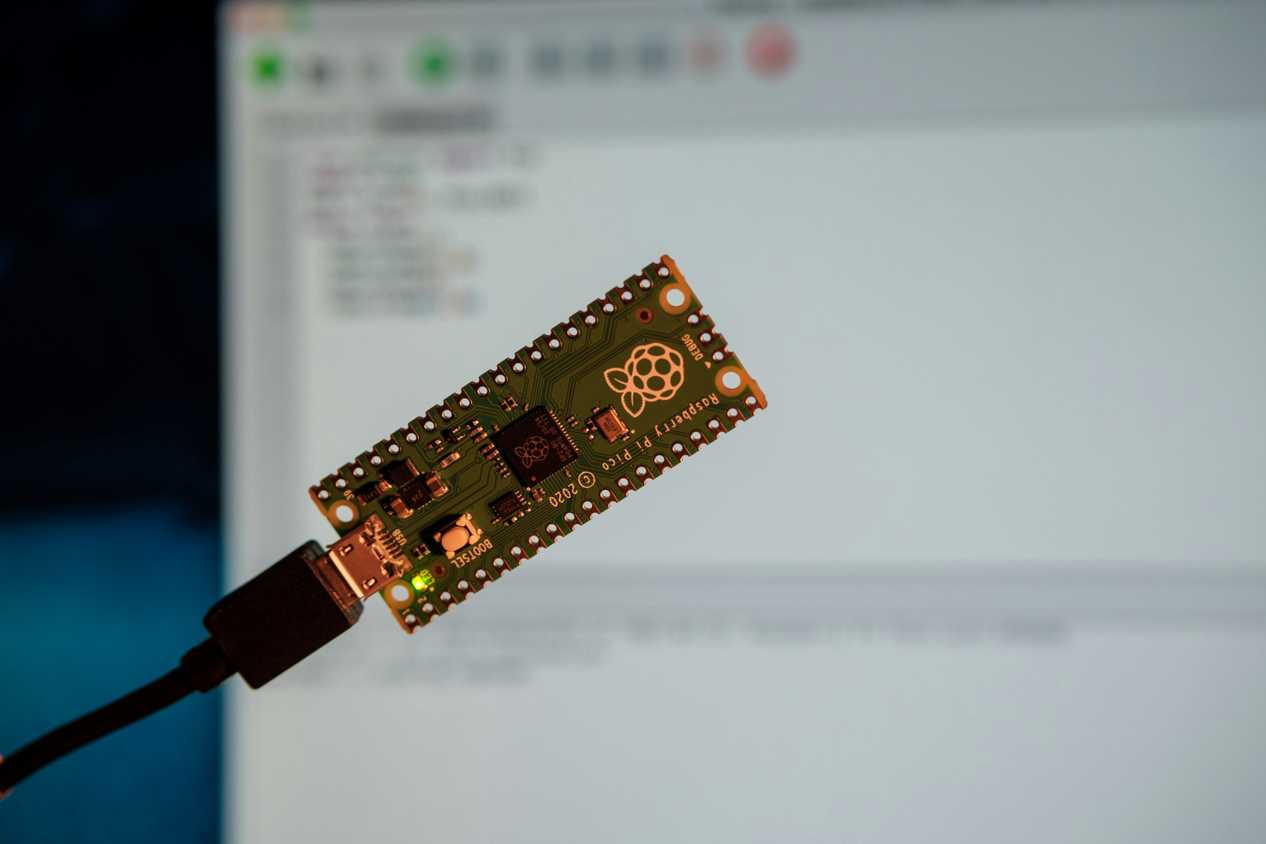 Image of a raspberry Pi Pico connected.