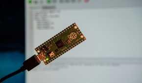 Image of a raspberry Pi Pico connected.