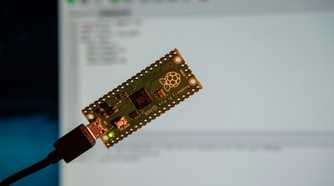 Image of a raspberry Pi Pico connected.