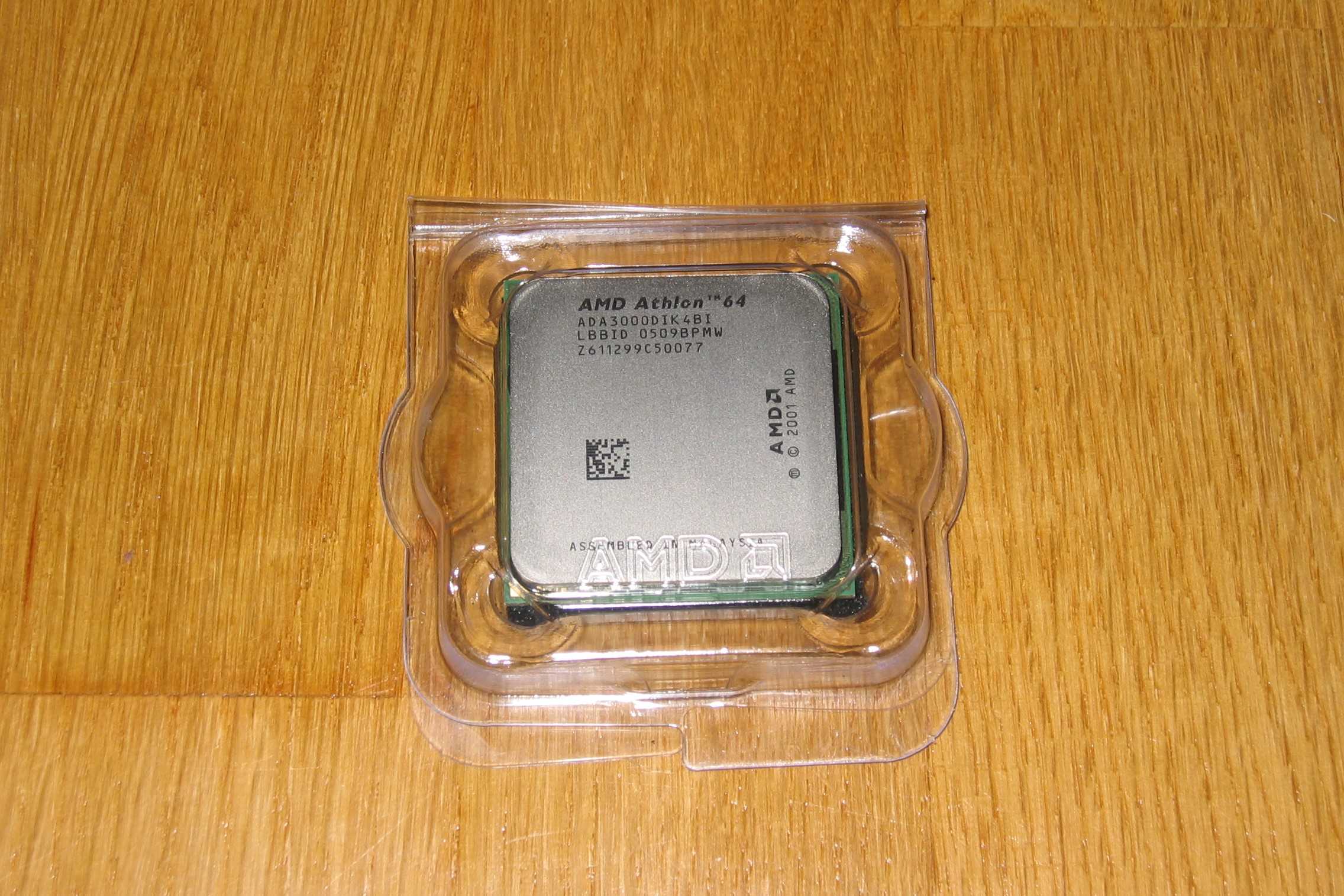 AMD Athlon 64 3000+ in its plastic carton