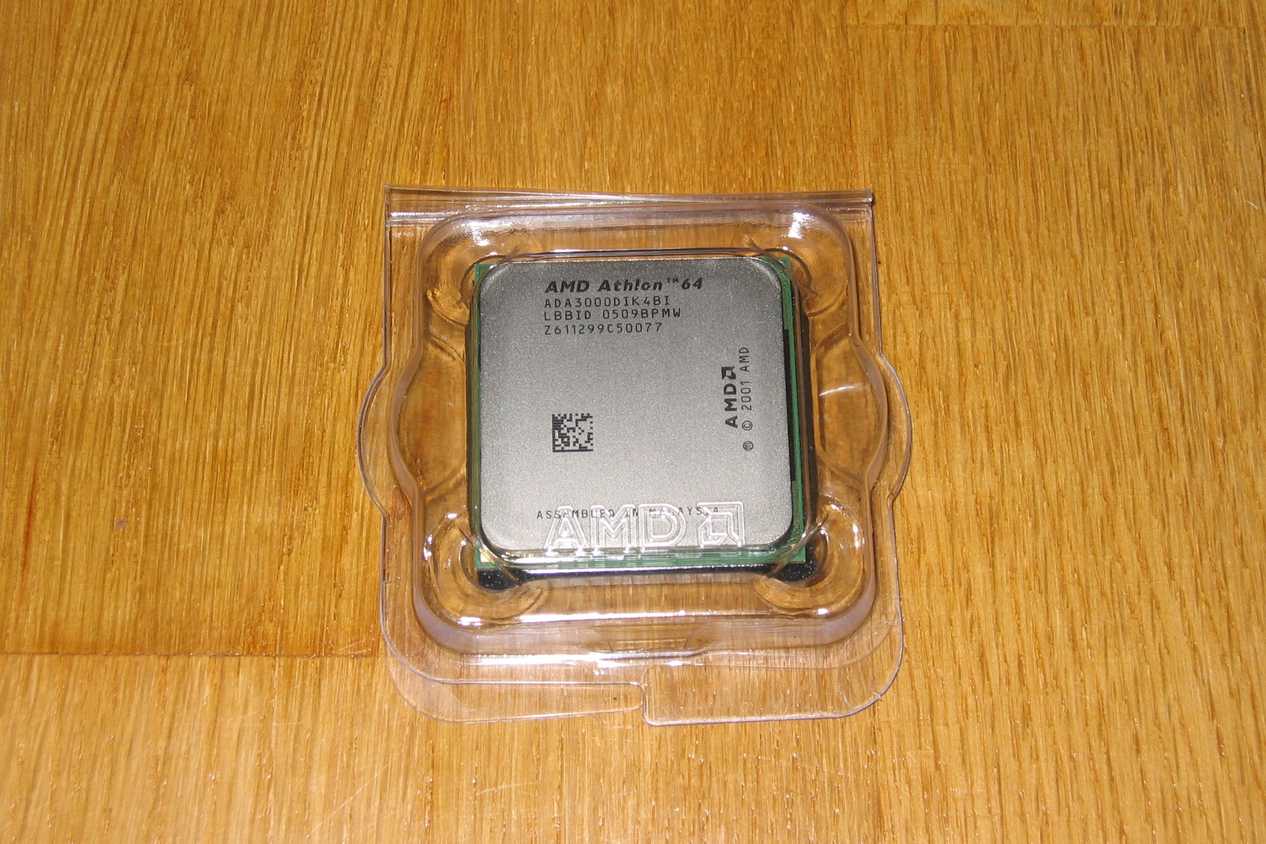 AMD Athlon 64 3000+ in its plastic carton