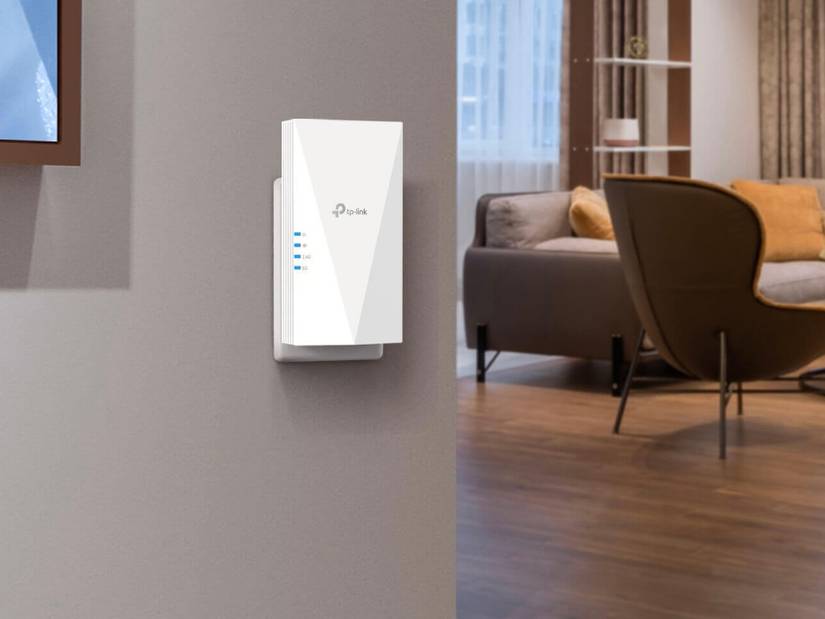 TP-Link RE500X range extender living room