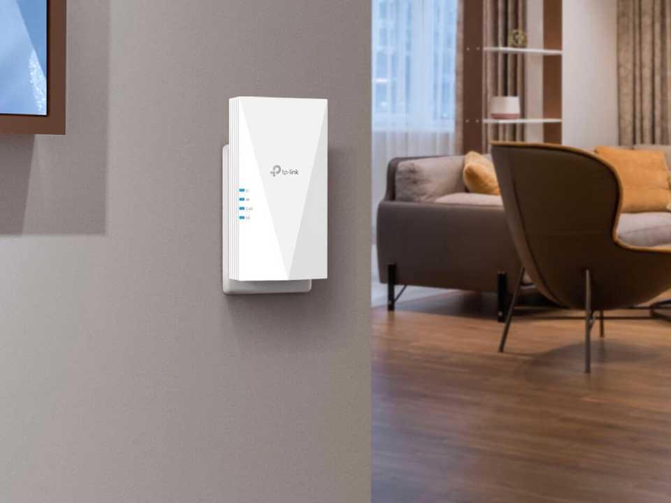 TP-Link RE500X range extender living room
