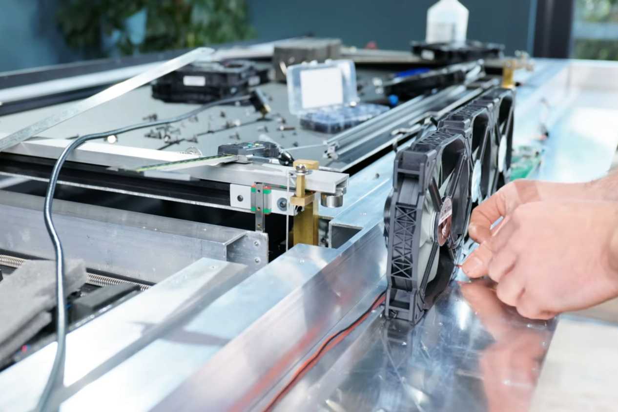 An image showing a person assembling a heatsink and fan assembly