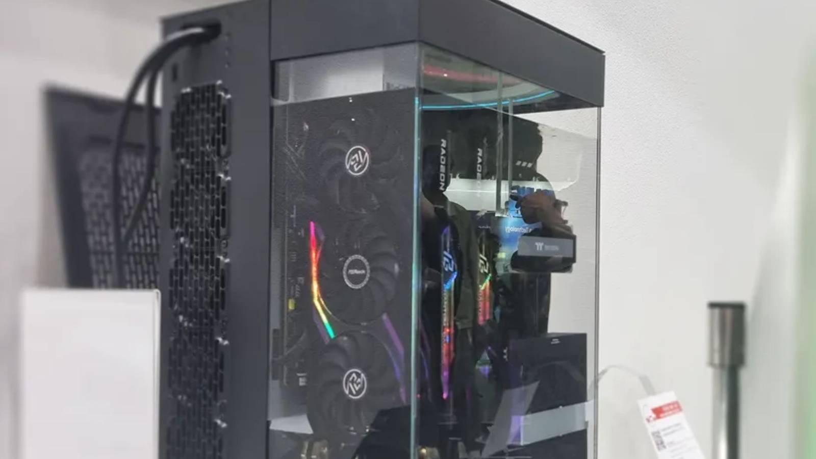 An image showing an Immersion tank pc case with dielectric liquid at Computex showfloor.