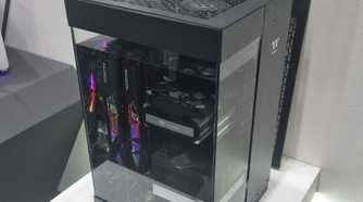 An image showing Intel and ASRock's immersion tank PC that kept on a desk.