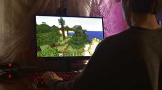 minecraft playing on laptop