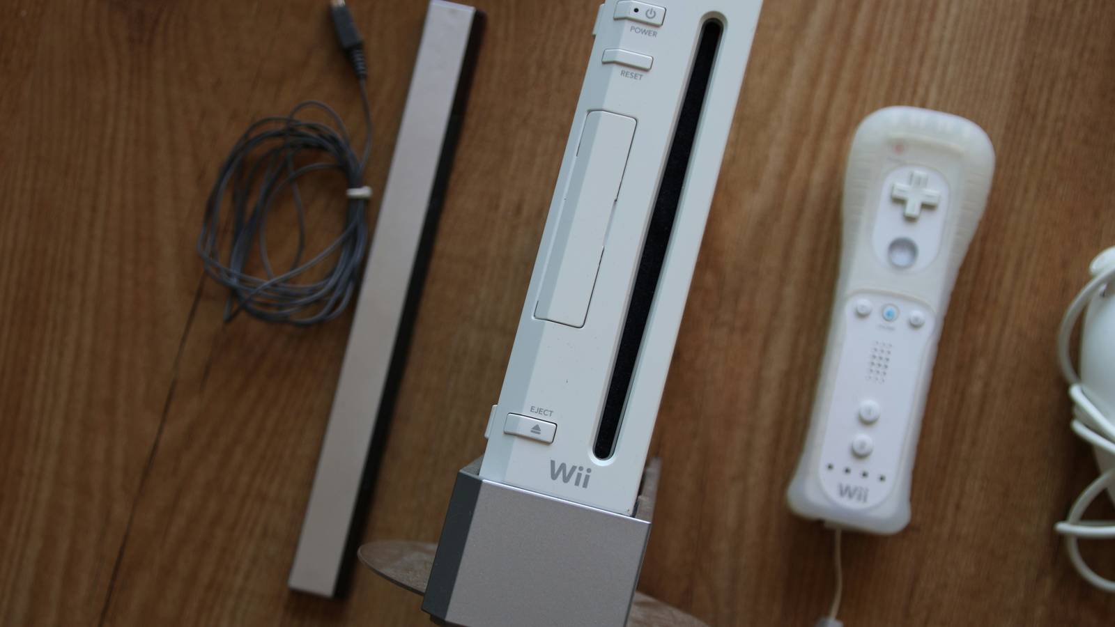 How a pair of tweezers were used to defeat the Nintendo Wii's security