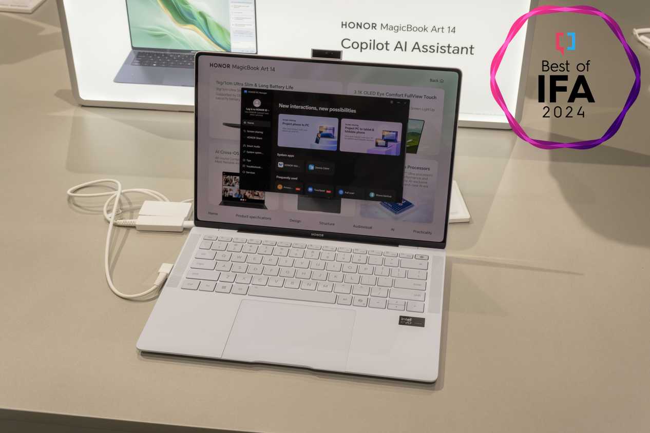 An Honor MagicBook Art 14 with a Best of IFA badge
