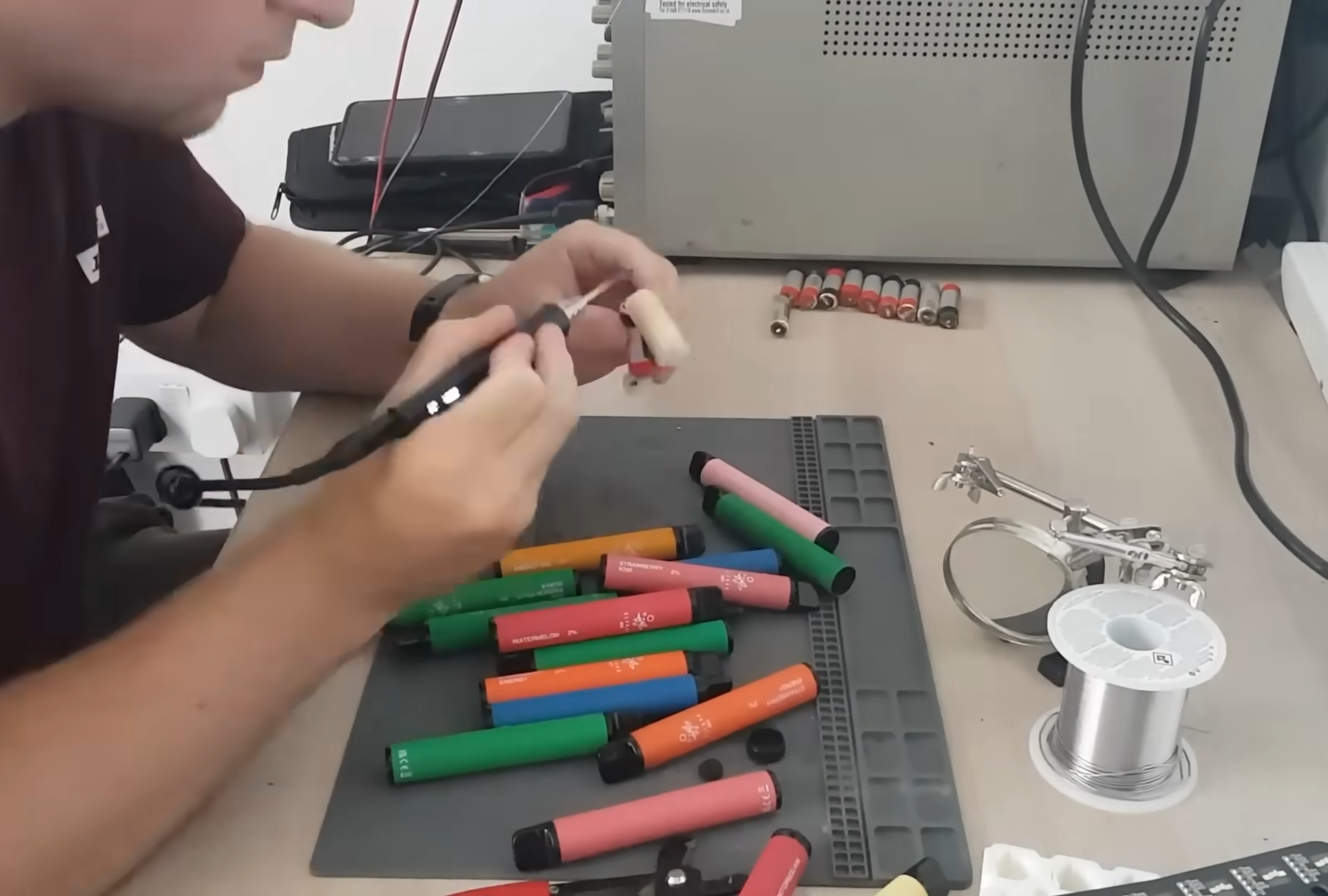 4 projects that use recycled disposable vape batteries