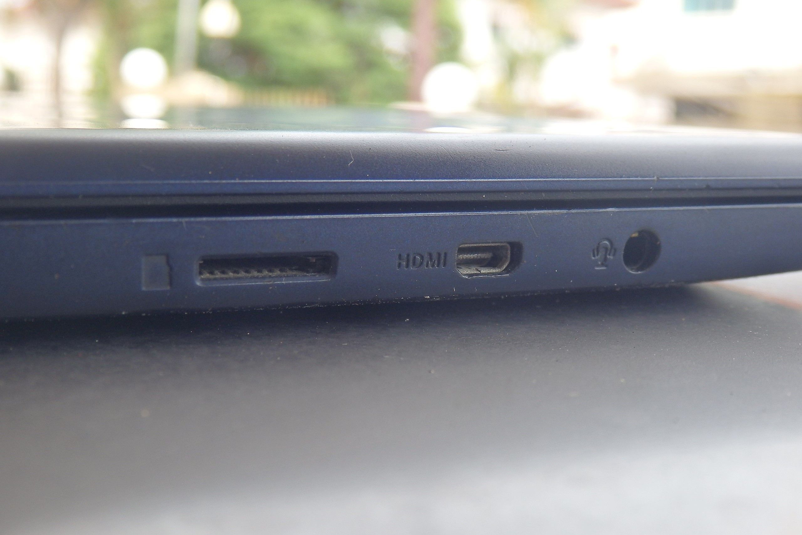 Laptop-microSD-card-slot